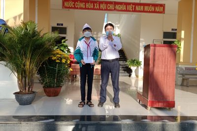 Hội khuyến học huyện Bình Sơn trao học bổng khuyến tài học kỳ 1, năm học 2021-2022 cho học sinh Trường THCS Bình Dương.